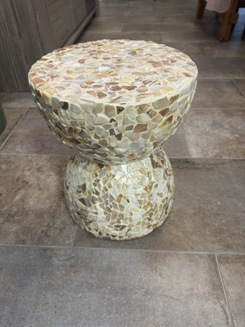 Tabouret Rayon d'Or en nacre, vue de face
